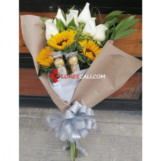 Bouquet girasoles y rosa blanca 