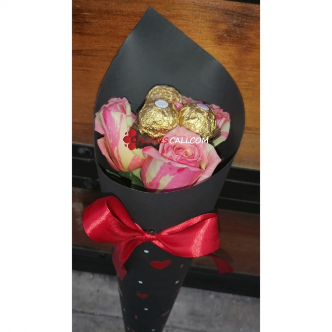 Cono rosas y chocolates