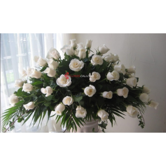 Cubre caja blanco funebre floristerias en cali