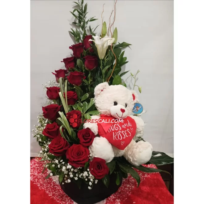 Arreglo alto rojo con peluche para mamá