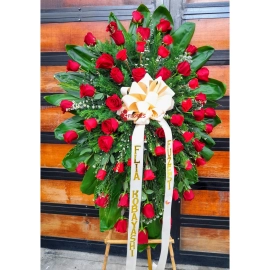 Corona funebre roja en cali