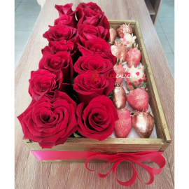 Caja de rosas con fresas, rosas rojas en cali 