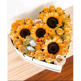 Corazon de girasoles y rosas en cali