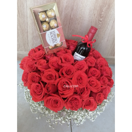 Cilindro de rosas chocolates y vino flores cali