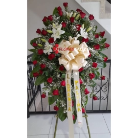 Corona funebre rosa roja y lirios en cali