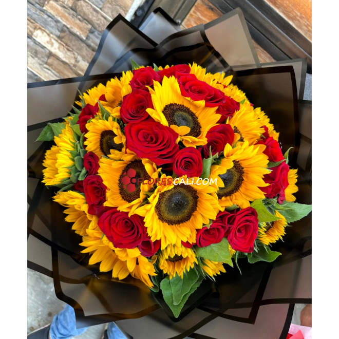 Buchon de girasoles y rosas para ella