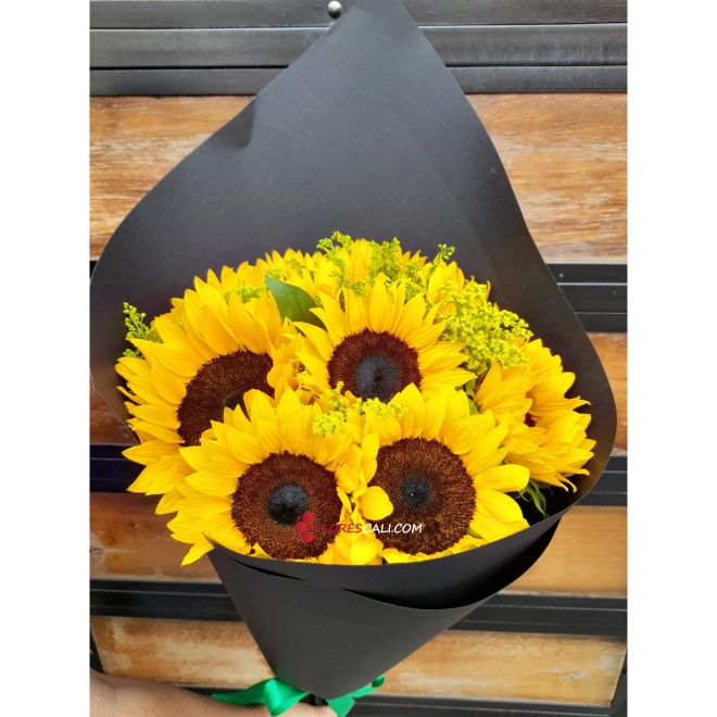 Bouquet girasoles cartulina flores amarillas