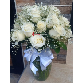 Jarrón de rosas blancas flores y rosas en cali