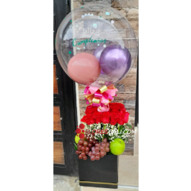 Arreglo floral con frutas y globo en cali